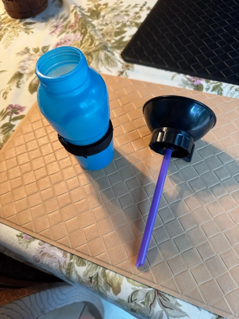 Portable Dog Water Bottle , Water Feeder for Dog & Cat Blue & Black